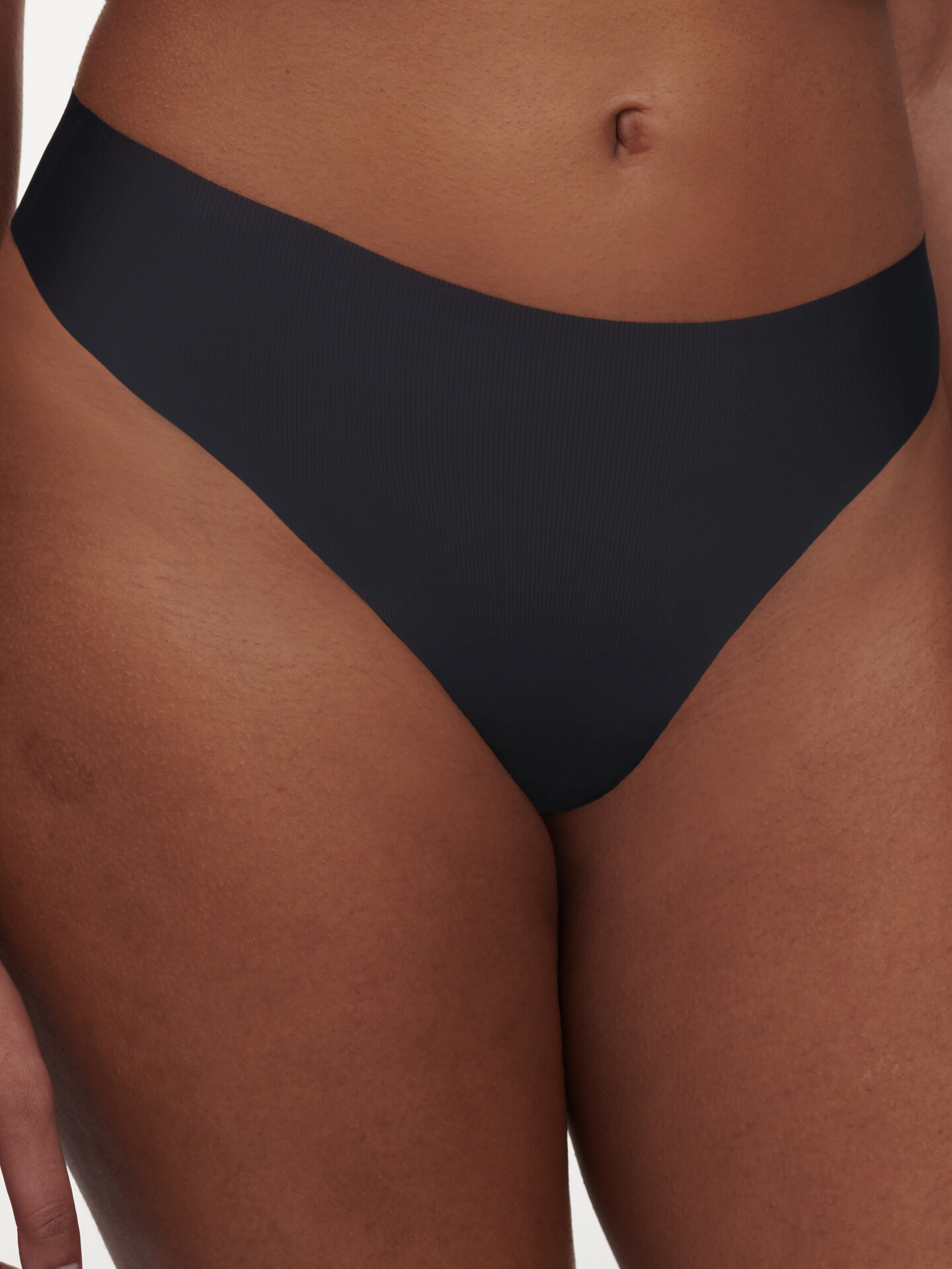 Tanga CHANTELLE (22HG9-02), Velikost M/L, Barva černá